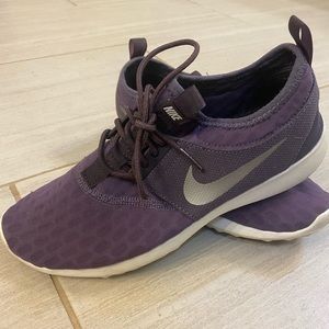 Nike tennis shoes